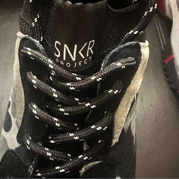 SNKR PROJECT  CANAL SNEAKER // BLACK + GRAY CAMO + RED - Picture 8 of 14